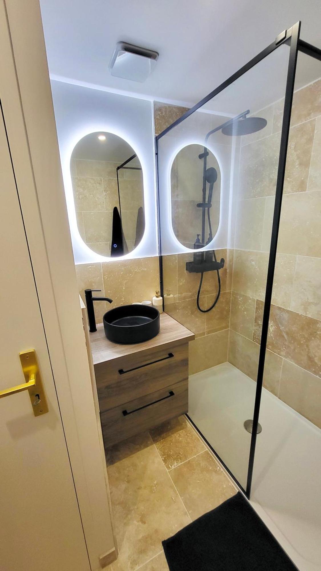 קמפר - La Suite Delos - Jacuzzi 2 Places - Centre Ville A Pied - Lit Queen Size - Parking Privee - Wifi - City Center Within Walking Distance - מראה חיצוני תמונה