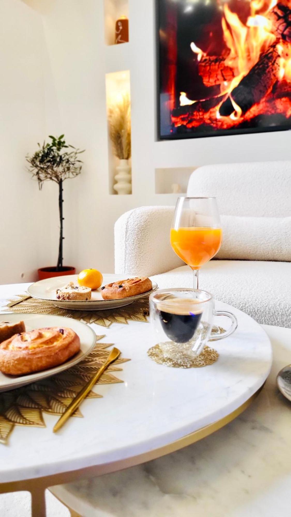 קמפר - La Suite Delos - Jacuzzi 2 Places - Centre Ville A Pied - Lit Queen Size - Parking Privee - Wifi - City Center Within Walking Distance - מראה חיצוני תמונה