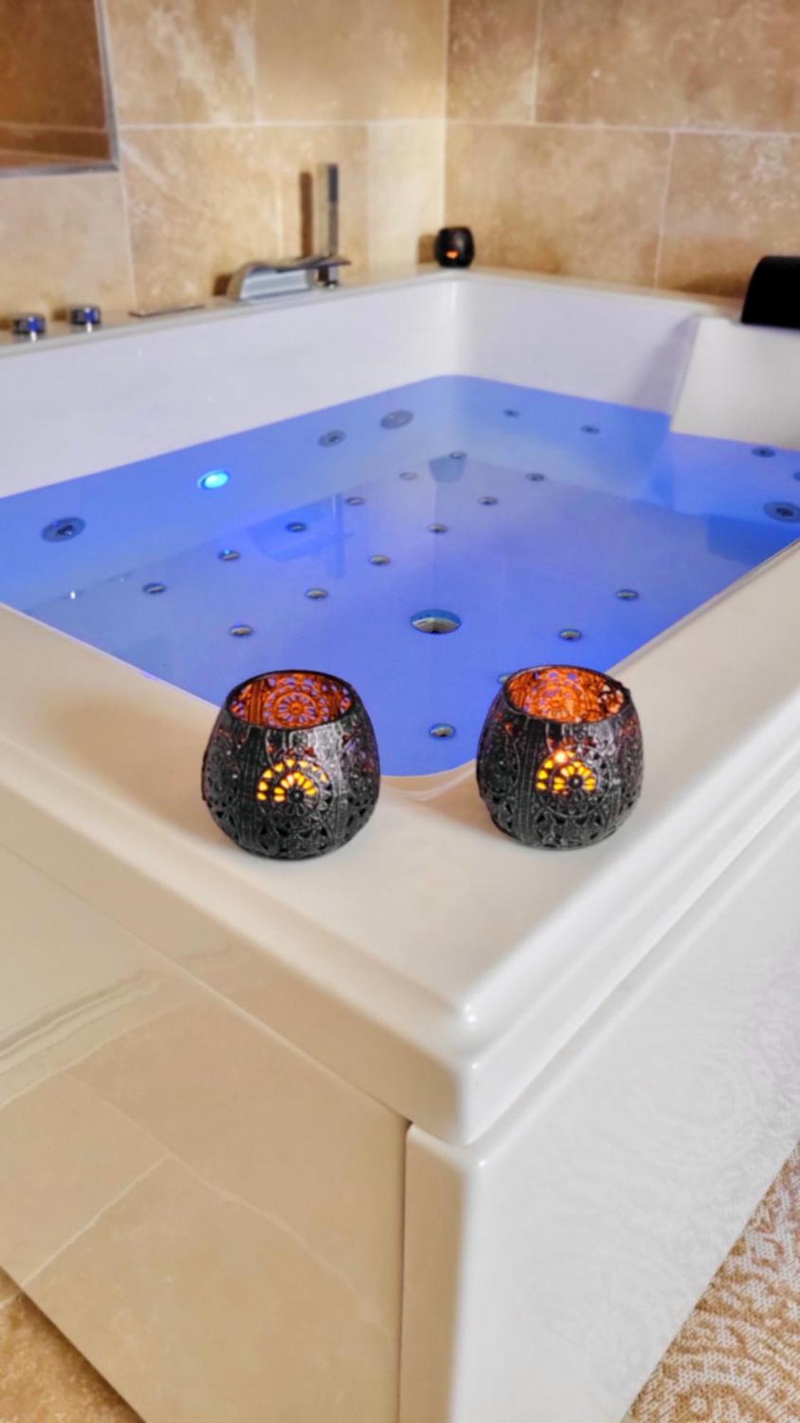 קמפר - La Suite Delos - Jacuzzi 2 Places - Centre Ville A Pied - Lit Queen Size - Parking Privee - Wifi - City Center Within Walking Distance - מראה חיצוני תמונה