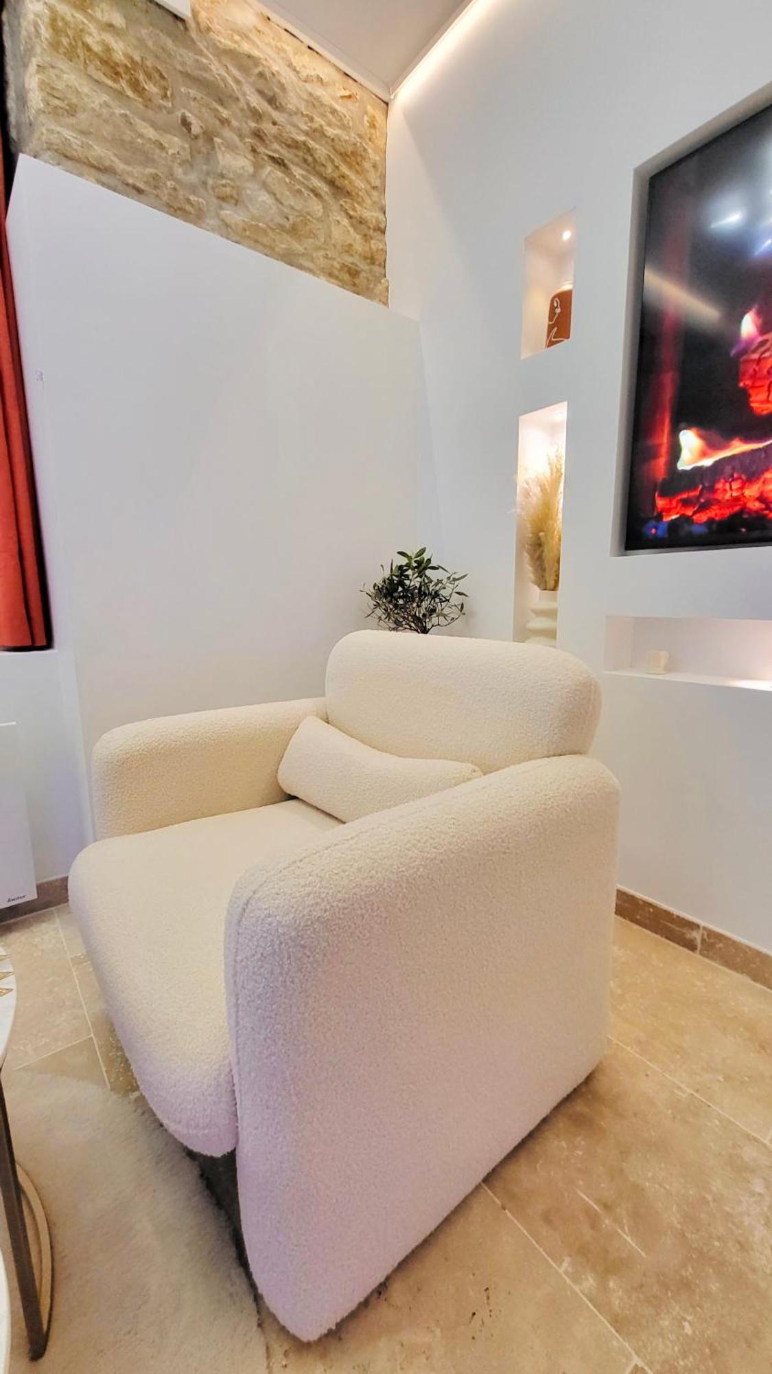 קמפר - La Suite Delos - Jacuzzi 2 Places - Centre Ville A Pied - Lit Queen Size - Parking Privee - Wifi - City Center Within Walking Distance - מראה חיצוני תמונה